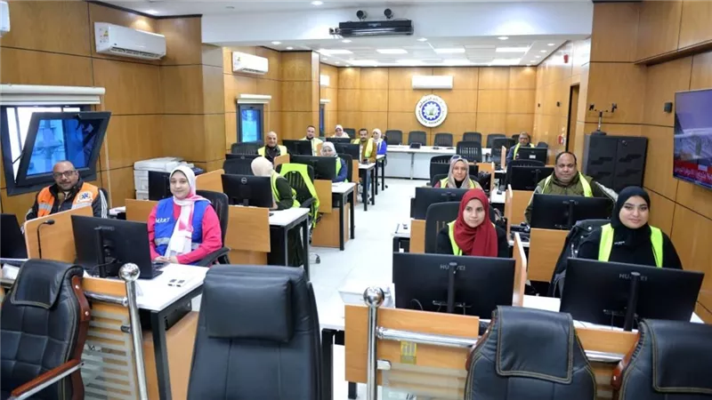 محافظ الدقهلية يتفقد الشبكة الوطنية للطوارئ والسلامة                    