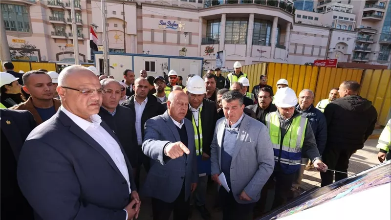 وزير النقل ومحافظ الإسكندرية يتابعان تطوير ترام الرمل بطول 13.2 كم