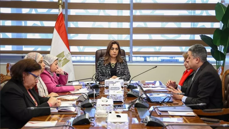 منال عوض تتابع تنفيذ مشروع الدعم الفني بالتعاون مع برنامج الأمم المتحدة