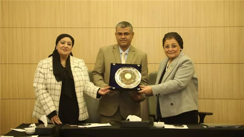 الصحة تكثف جهود تنمية الأسرة: عبلة الألفي تطالب باستخدام الوسائل بنسبة 70%