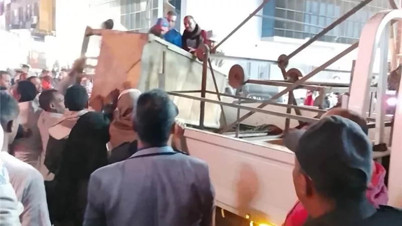 تنفيذًا لتوجيهات محافظ أسوان إزالة 243 حالة إشغال بشارع بورسعيد بكوم أمبو