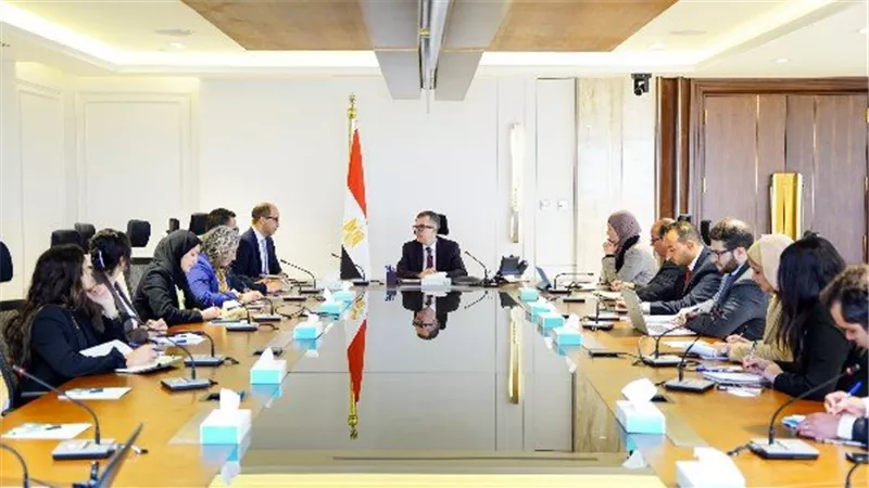 وزير التخطيط يبحث مع «الإيفاد» توسيع التعاون في الأمن الغذائي