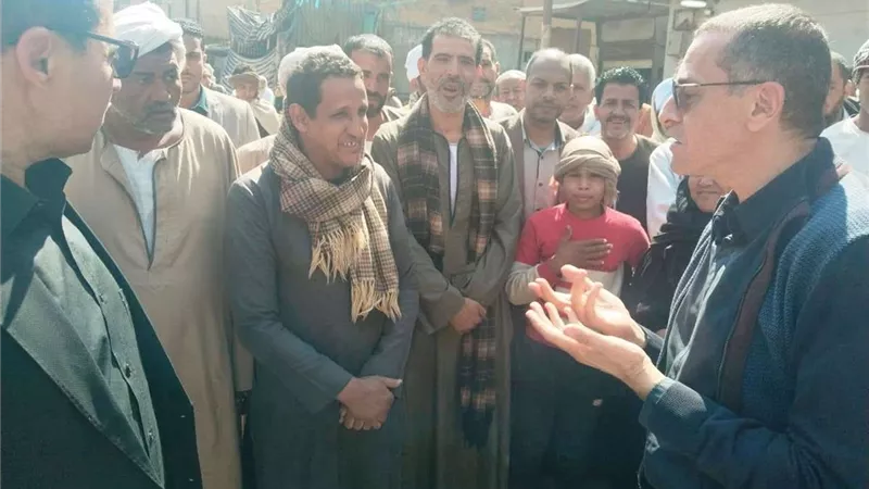 محافظ أسوان في زيارة مفاجئة لكوم أمبو لمتابعة الأسواق والمخابز وضمان الانضباط