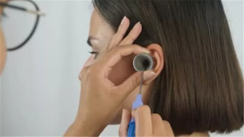 علامات تحذيرية تدل على أن أذنيك بحاجة إلى فحص طبي متخصص