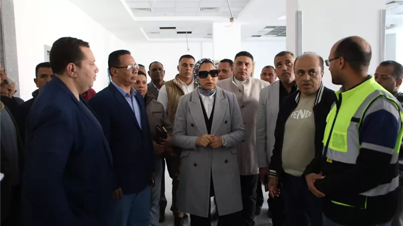 محافظ الوادي الجديد تتابع الأعمال النهائية بمستشفى الداخلة