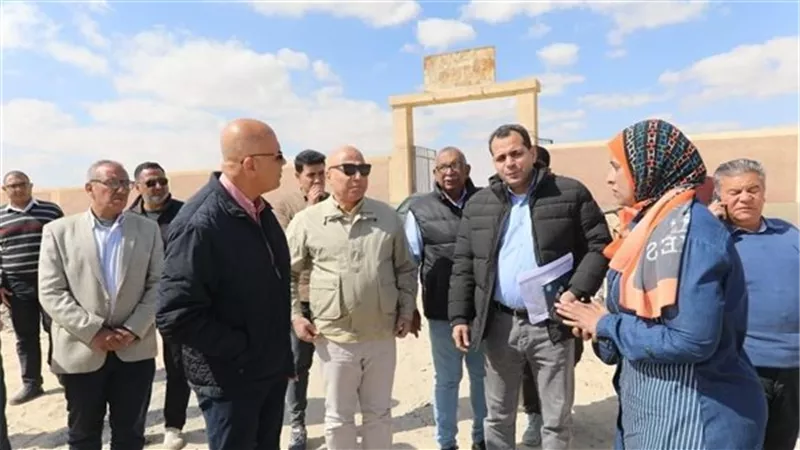 نائب وزيرة الإسكان يتفقد مشروعات مياه الشرب والصرف الصحي في المنيا