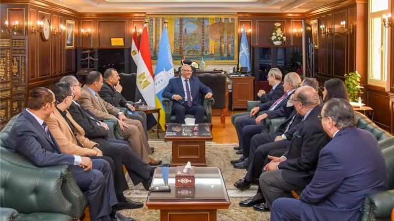محافظ الإسكندرية يستقبل أعضاء مجلس إدارة جمعية رجال الأعمال 