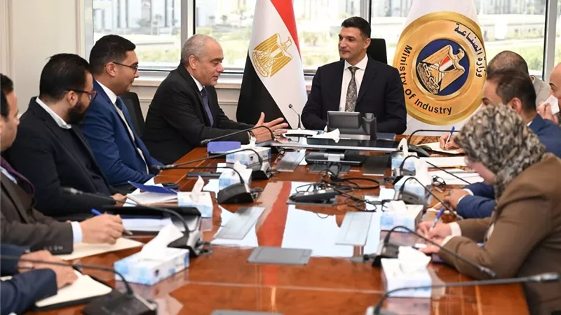 وزير الصناعة يبحث مع مجموعة العربي خطة توسعات بقيمة 480 مليون دولار