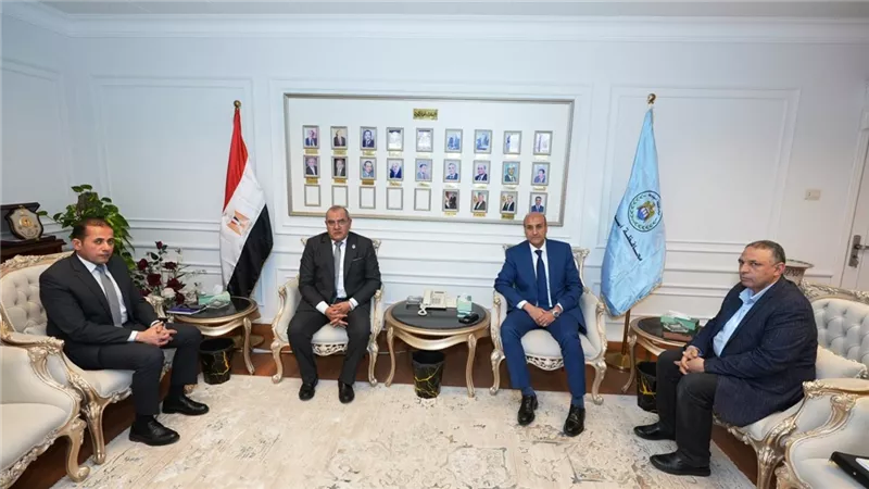 شراكة قوية بين محافظ أسيوط وشركة البترول لتعزيز المشاريع التنموية