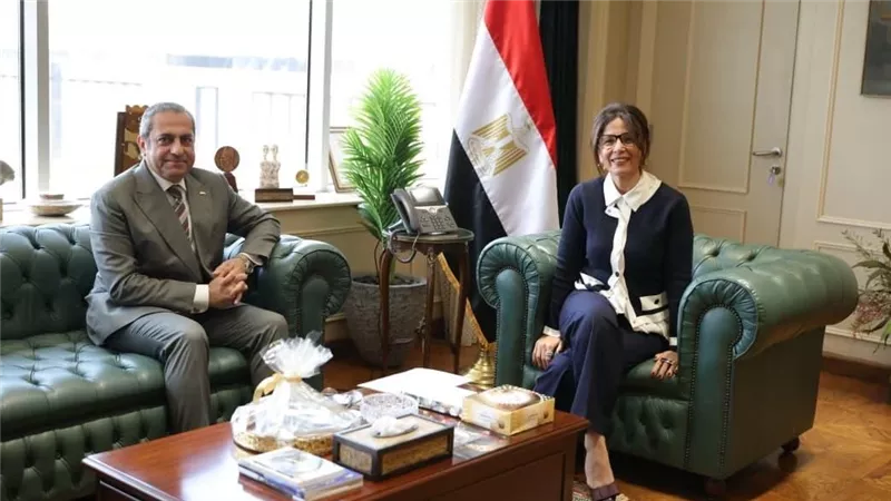 وزيرة الثقافة تبحث مع رئيس شركة العاصمة الإدارية تعزيز التعاون الثقافي والفني 