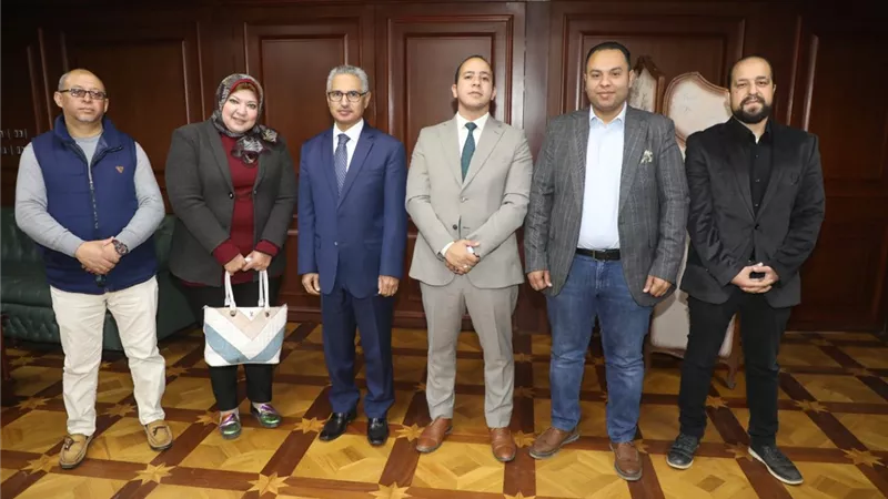 محافظ بني سويف يلتقي وفد المصري الديمقراطي ونادي مستشاري النيابة الإدارية 