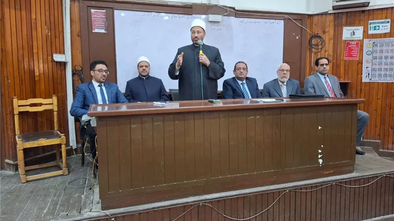 (البحوث الإسلامية) يواصل فعاليات «الأسبوع الدعوي التاسع عشر» بكلية الصيدلة