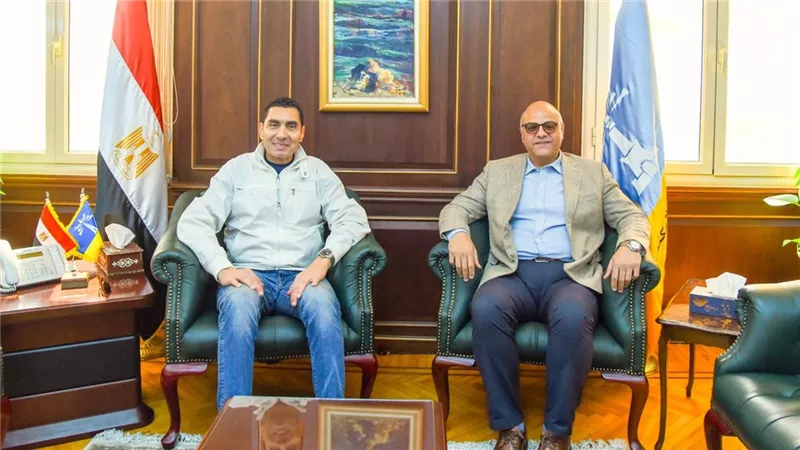 وزير الشباب والرياضة يلتقي محافظ الإسكندرية بالديوان العام  
