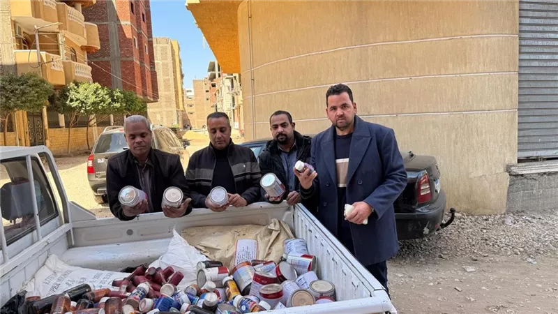 حملة تموينية مفاجئة بالأقصر تضبط طن سميد مجهول المصدر