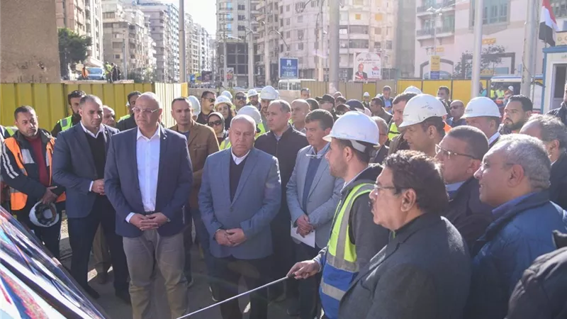 وزير النقل والمحافظ يجرون جولة تفقدية لمشروع المرحلة الأولى لمترو الإسكندرية