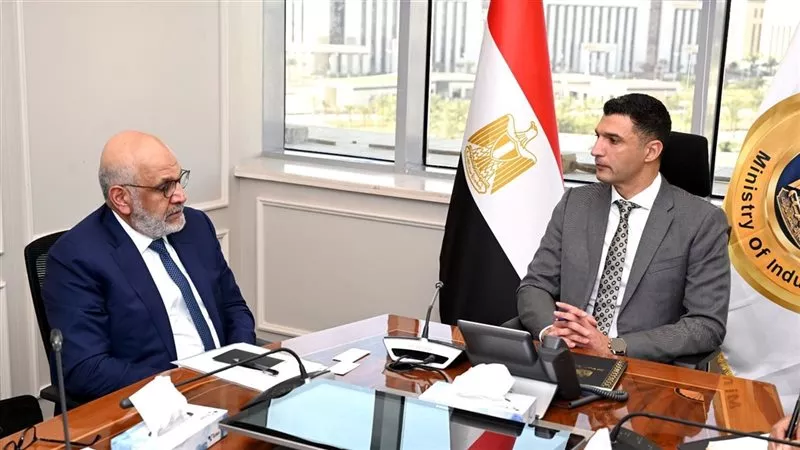 وزير الصناعة والبنك الدولي يبحثان آليات دعم وتطوير المناطق الصناعية