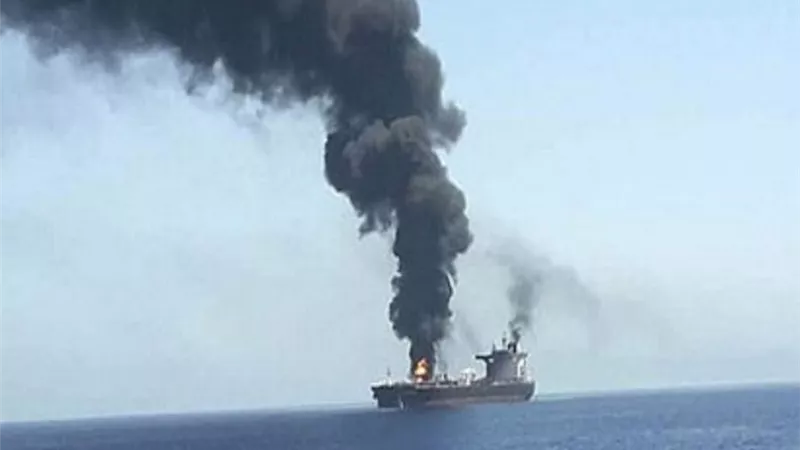 انفجار ناقلة نفط قرب ميناء خور الزبير في العراق يثير مخاوف الملاحة