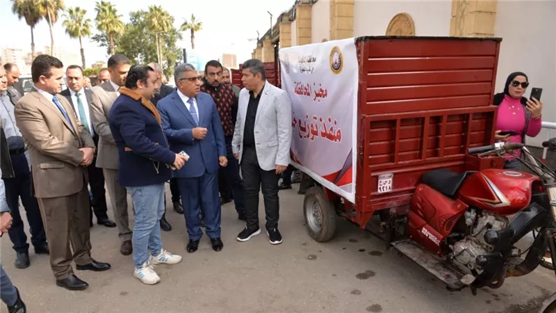 محافظ الدقهلية يتفقد منظومة التروسيكلات الجديدة لتوزيع الخبز