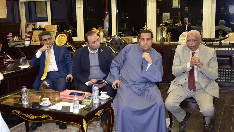 النائب ناصر الضوي يشارك في لقاء موسع مع محافظ الأقصر لبحث تطويرالمنظومة الصحية