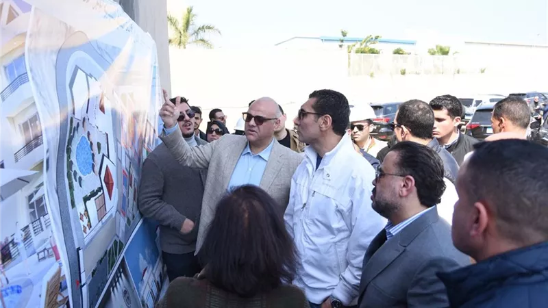 وزير الشباب والرياضة ومحافظ الإسكندرية يفتتحان ملعب مشروع بيبسي ستارز