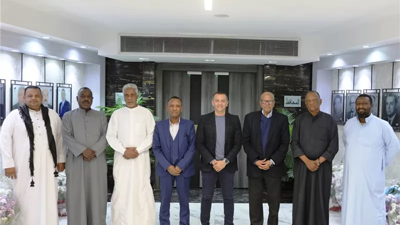 محافظ أسوان يلتقي القيادات الحزبية والنقابية لدعم التنمية وسياسة الباب المفتوح