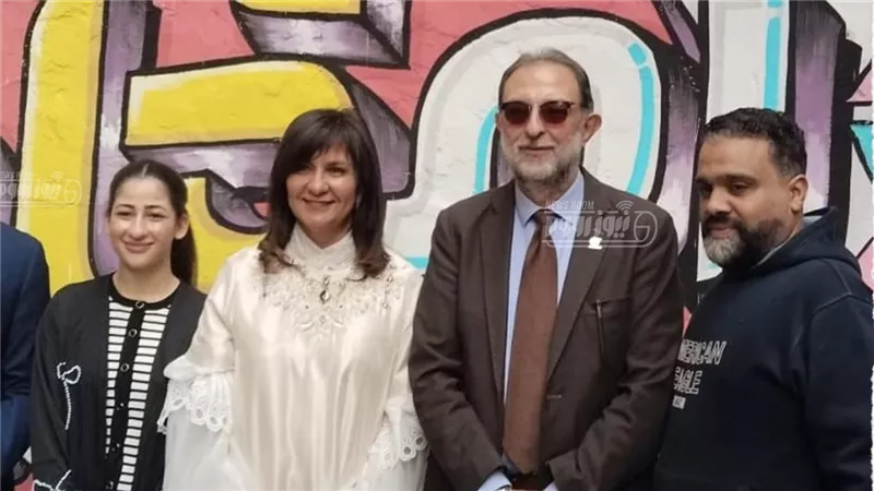 السفيرة نبيلة مكرم تشارك أهالي المطرية أكبر إفطار جماعي بمصر