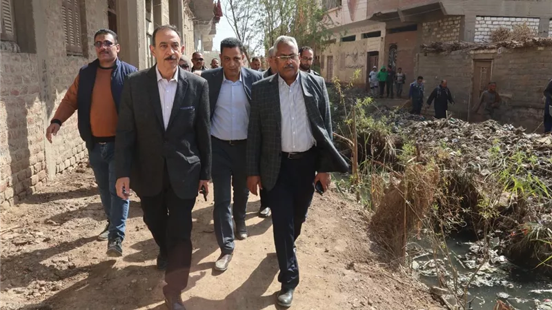 في استجابة لنداء أهالي فزارة.. محافظ سوهاج يحل مشكلة القرية