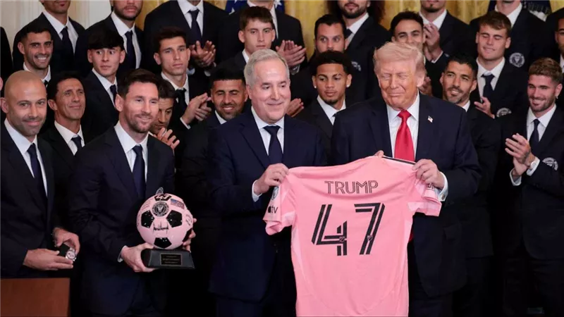 ترامب : الأهلي أفضل نادي في مصر .. وإبني يحب ميسي ورونالدو