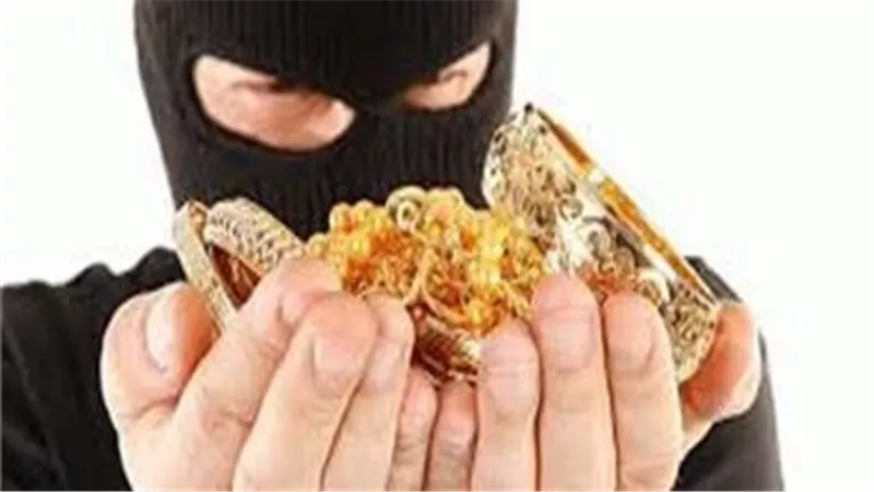 التحقيق مع صائد الحقائب بمدينة نصر.. فيديو وثق الجريمة والزجاج المحطم كشف السر