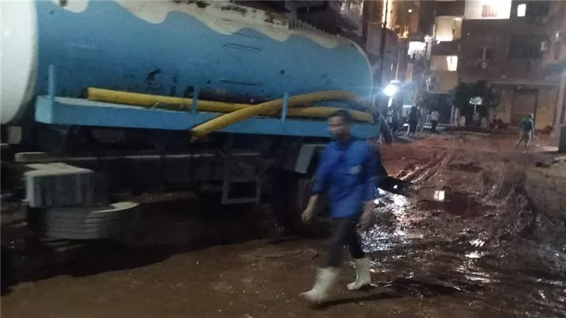 انفجار مفاجئ في خط طرد الصرف الصحي بقويسنا بالمنوفية وتدخل عاجل من المسئولين 