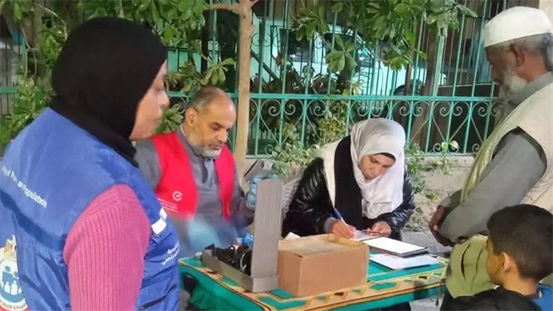 قافلة طبية بمسجد خالد بن الوليد بمنطقة السادات في السويس لفحص المواطنين