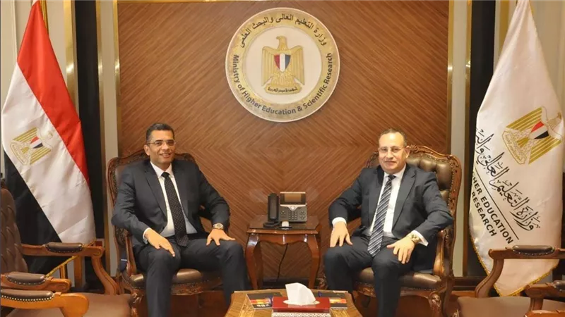 وزير التعليم ومحافظ البحر الأحمر يبحثان تعزيز التعاون بين الجامعات والمحافظة