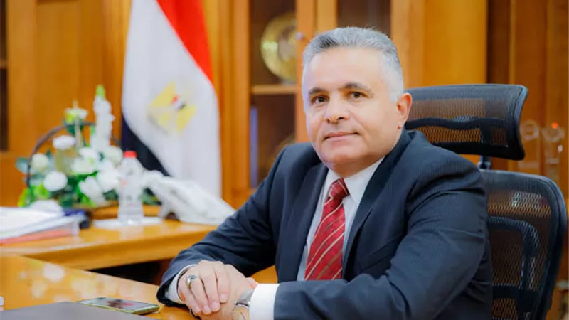 رئيس جامعة السويس يكلف مشرفي المدن الجامعية بتناول الإفطار والسحور مع الطلاب