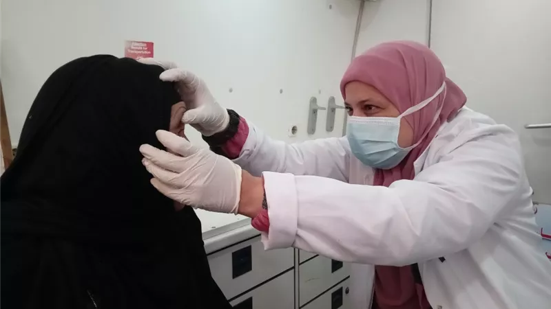 بنى سويف: الكشف على 1350 مريضا بقرية تمام كساب بقافلة 