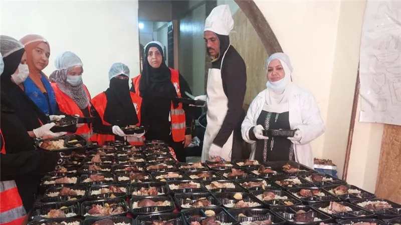 مطبخ المصرية يواصل توزيع 1400 وجبة إفطار بقرى مركز كوم اأمبو  