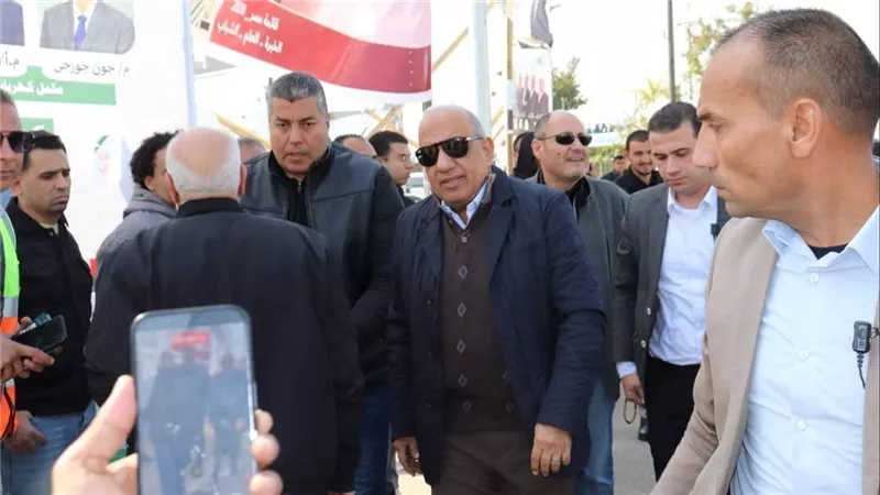 وزير الكهرباء يدلي بصوته في انتخابات نقابة المهندسين