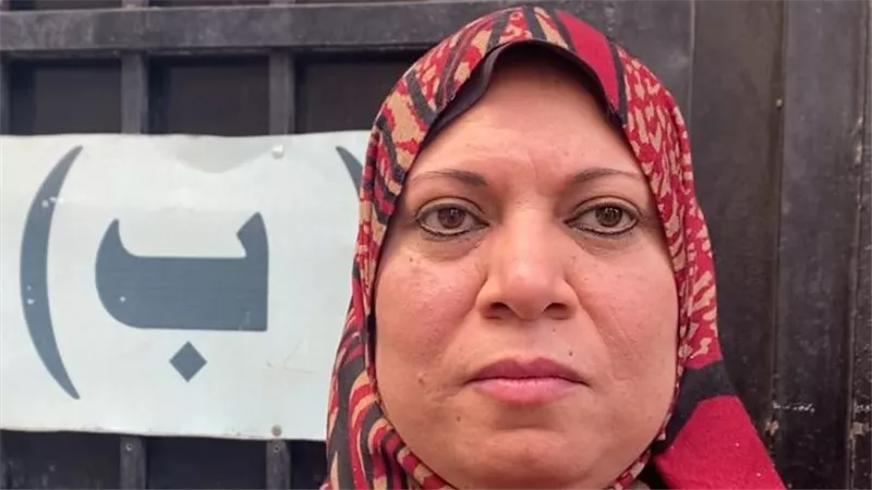 وكيل التضامن بالدقهلية تتفقد مصابي حريق مزرعة الدواجن في شها
