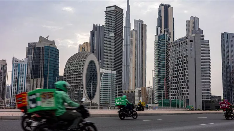 أثرياء آسيا يفرون بأصولهم من دبي بعد هجمات إيران..وجهتهم سنغافورة وهونغ كونغ
