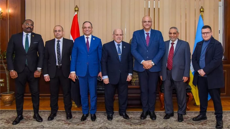محافظ الإسكندرية يستقبل رئيس هيئة النيابة الإدارية لبحث دعم منظومة العمل