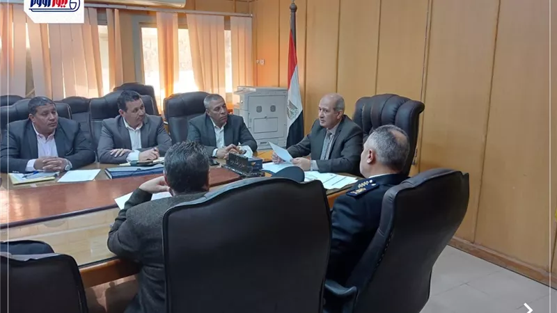 سكرتير عام الفيوم يترأس اجتماع لجنة حماية الرقعة الزراعية لمتابعة جهود الإزالة