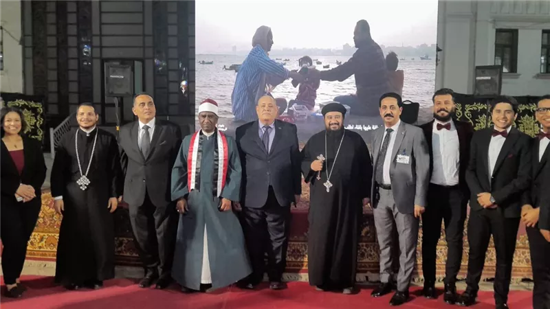 توافد القيادات السياسية ورموز المجتمع على الوفد لحضور أمسية 