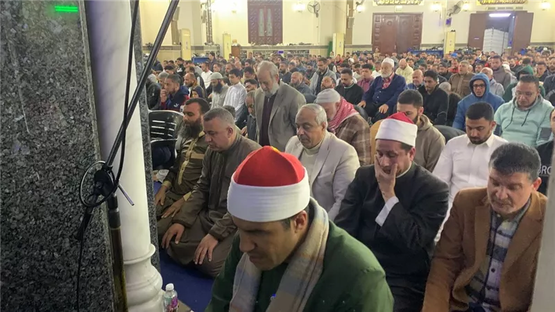 نجوم بورسعيد الدولية ودولة التلاوة يحيون الأجواء الروحانية بمسجد الحسين برمضان