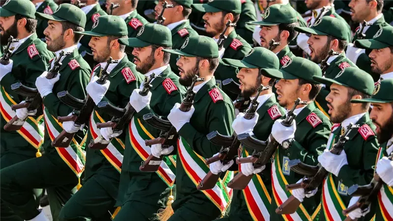 الحرس الثوري: ندعو المدنيين بدول المنطقة إلى تجنب أماكن القواعد الأمريكية