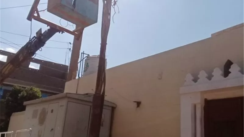 محافظ أسيوط: تركيب كشافات جديدة وصيانة أعمدة الإنارة بنجع عبد الرسول 