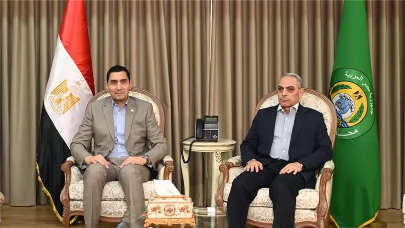 في مستهل جولته بالإسماعيلية.. وزير الشباب والرياضة يلتقي المحافظ