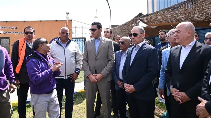 وزير الرياضة ومحافظ الإسماعيلية يتفقدان مركز التنمية الشبابية بالشيخ زايد