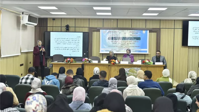ندوة حول التوعيه الفكرية لدى الشباب وتعزيز قيم الانتماء بكليه تجارة أسيوط 