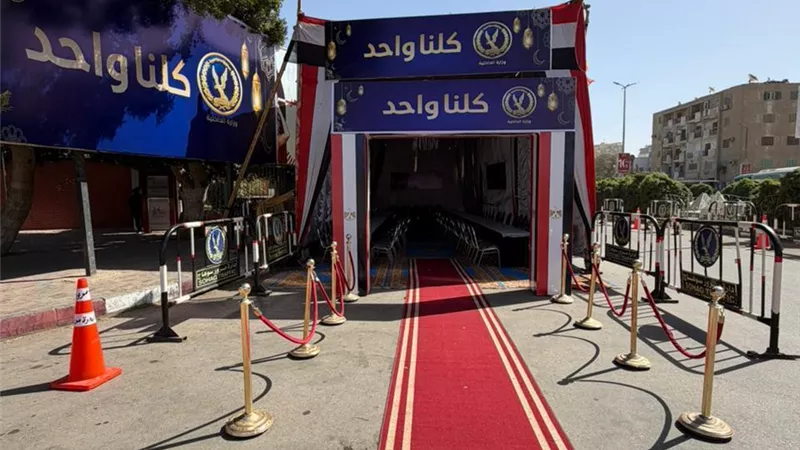 مدير أمن سوهاج يشارك يوميًا في إفطار الصائمين بمبادرة 