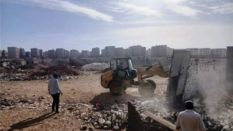 محافظ أسوان يوجه  بإزالة التعديات بمدن أسوان ودراو  والرديسية علي أراض الدولة