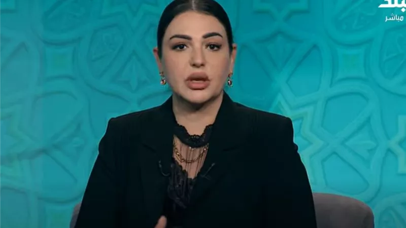 في أول ظهور بعد وفاة والدها.. نهال طايل تشكر زملائها 